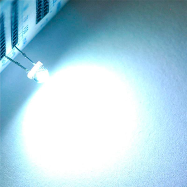 Ультраяркий светодиод (холодный белый, 5мм, 5-6лм, 0.2Вт)